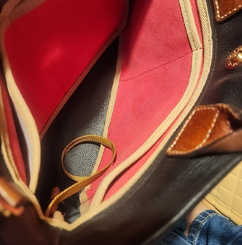 Dooney Bourke Wakefield Tassel Purse/Bag - Picture 13 of 14